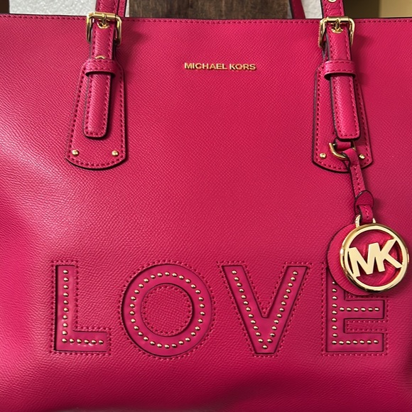 Limited Edition Michael Kors Love Voyager Large Tote Fuchsia - Picture 11 of 14